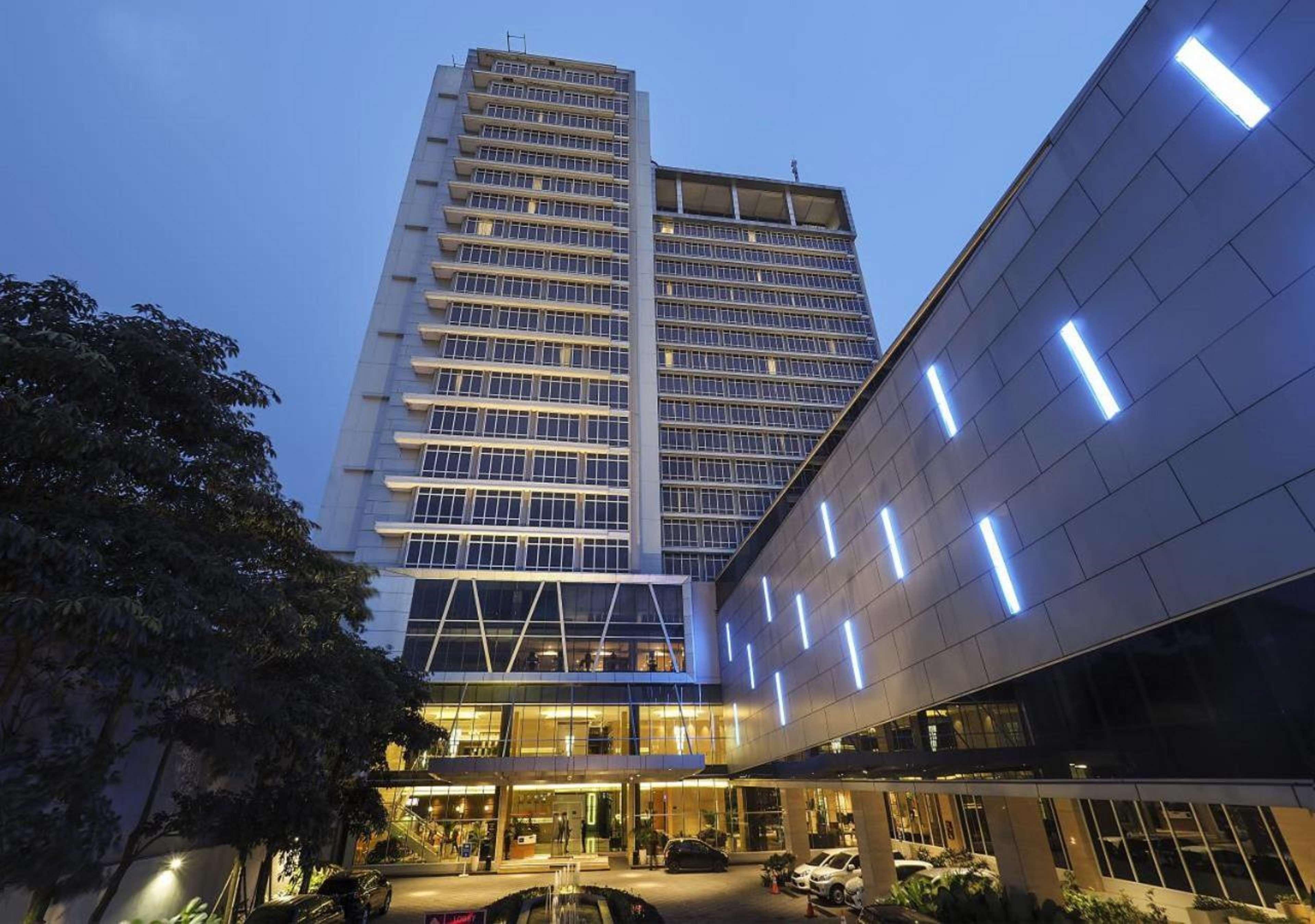 Grand Mercure Solo Baru Extérieur photo