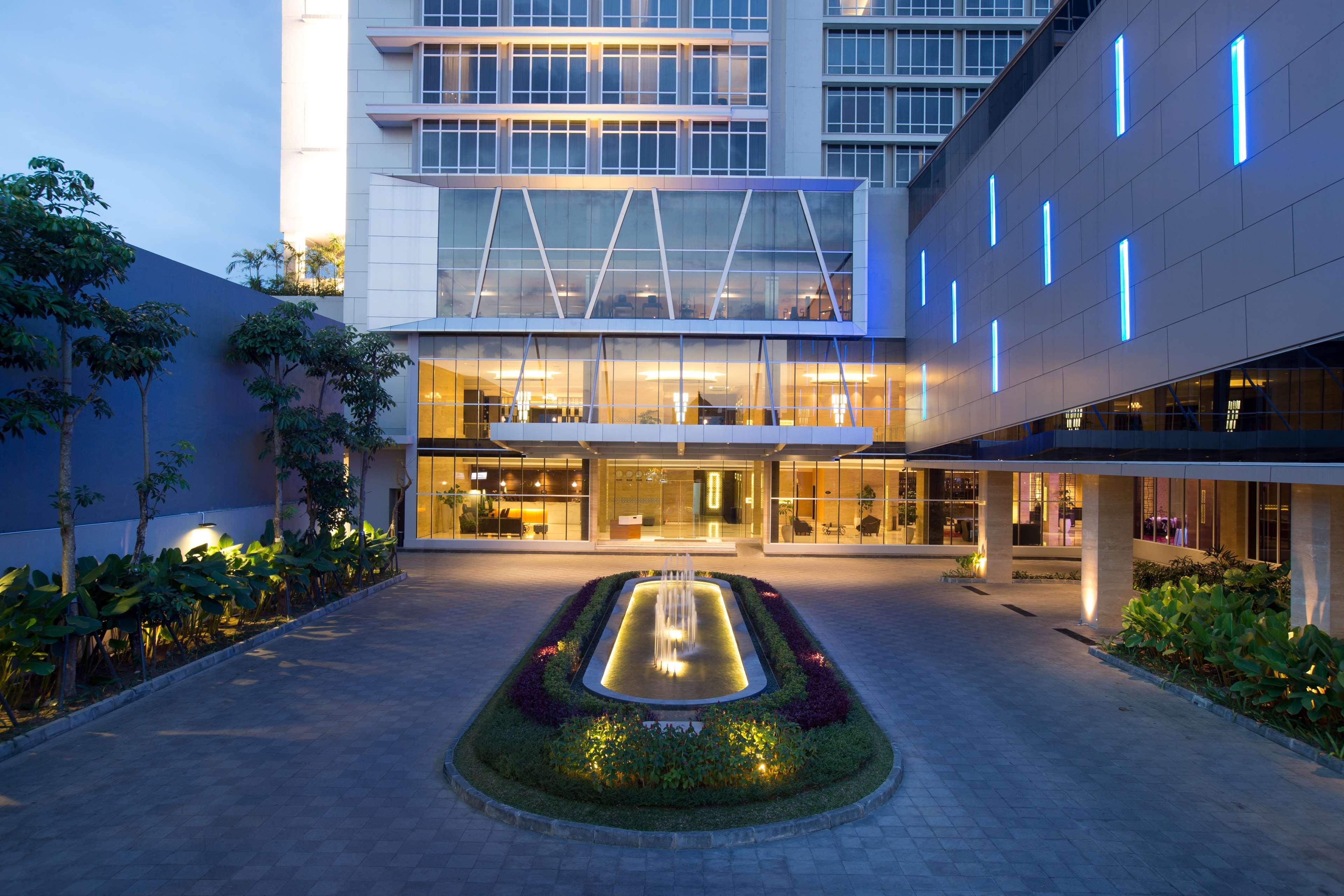Grand Mercure Solo Baru Extérieur photo