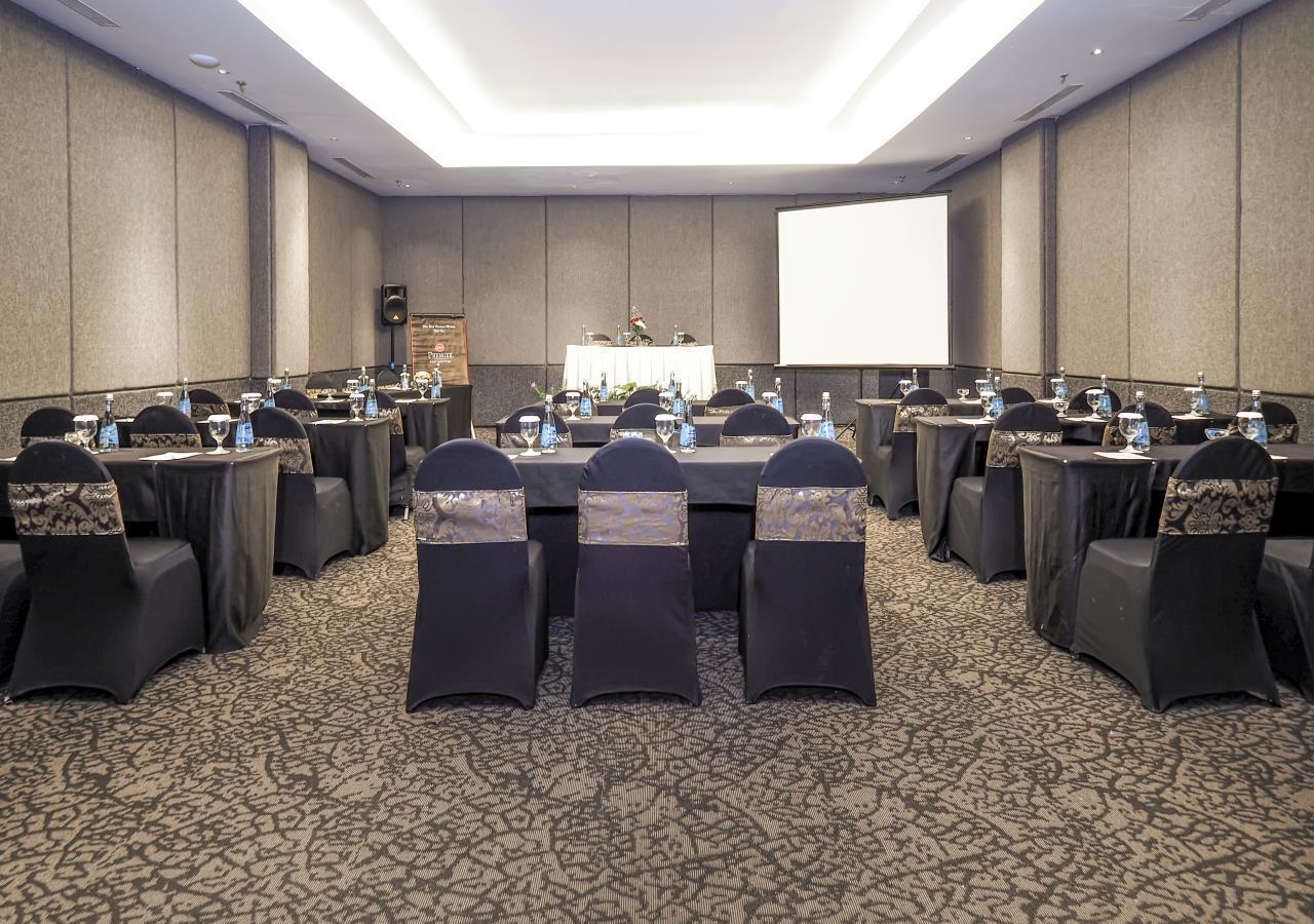 Grand Mercure Solo Baru Extérieur photo
